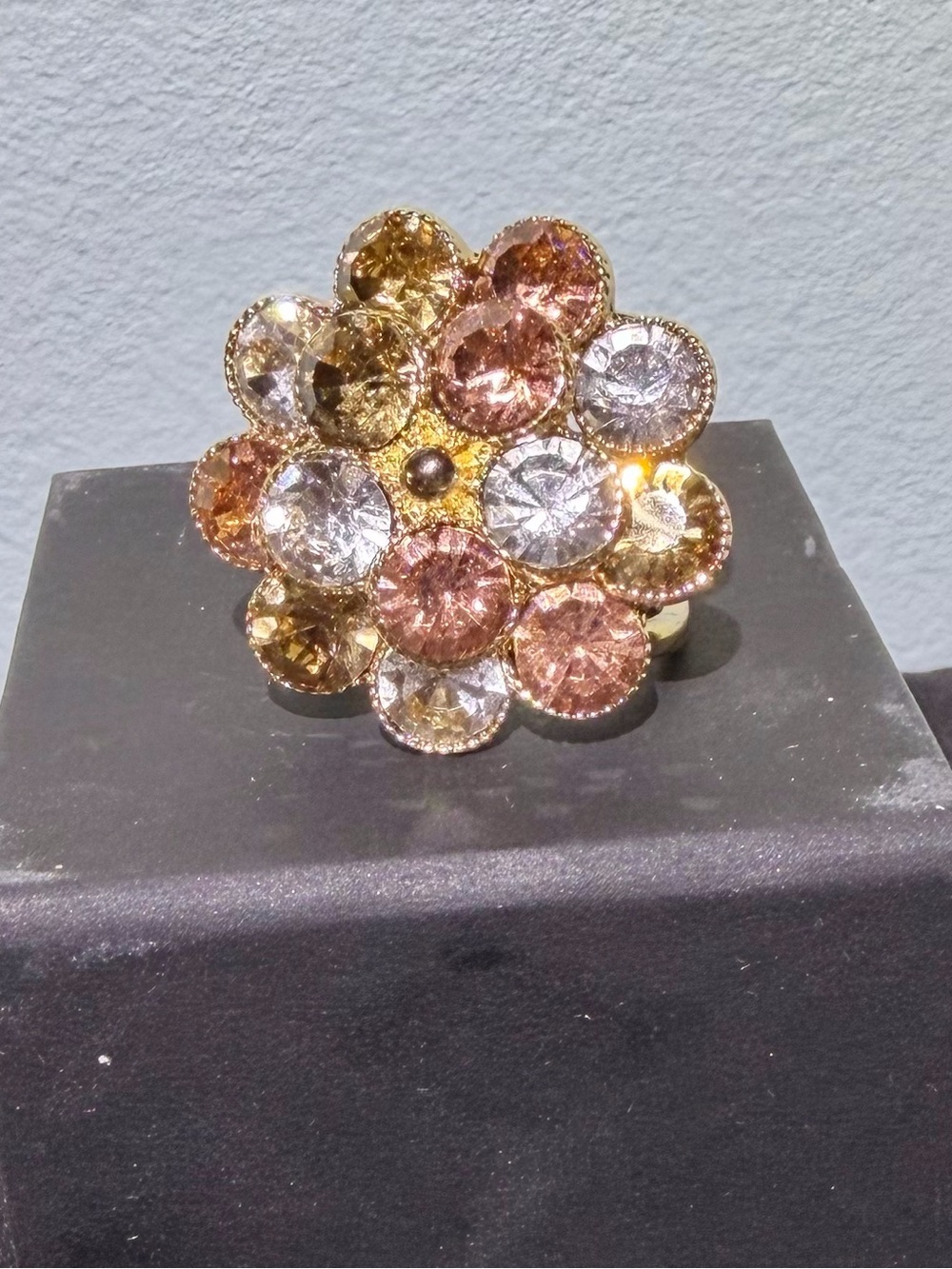 NWOT Crystal Flower Cluster Statement Ring - Champagne and Clear Stones. Sz 9/10